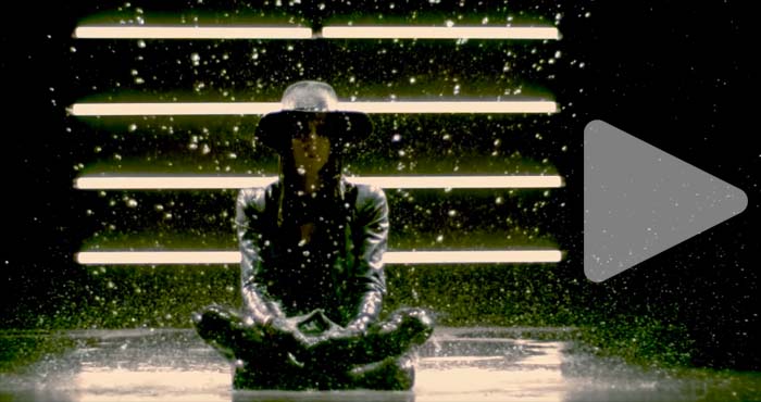 Videoclip: IAMX „Alive In New Light (Live)”